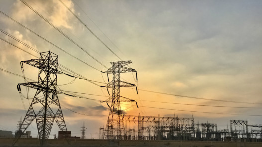 شركة الكهرباء الوطنية تُفعل خطة الطوارئ لضمان استمرارية التزويد