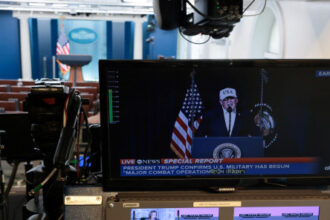 ترامب يوجّه تحذيراً مباشراً للحرس الثوري والجيش الإيراني