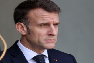 ماكرون: الحرب على إيران تنذر بعدم استقرار وتصعيد محتمل