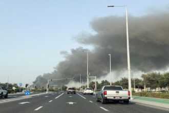 إمارة أبو ظبي تتعامل مع حريق بعد استهداف محطة وقود بطائرة مسيرة