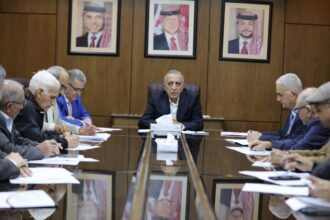 وزير الثقافة يترأس الاجتماع الأول للجنة العليا لمشروع مكتبة الأسرة الأردنية 2026