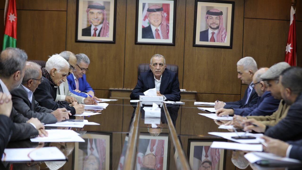 وزير الثقافة يترأس الاجتماع الأول للجنة العليا لمشروع مكتبة الأسرة الأردنية 2026