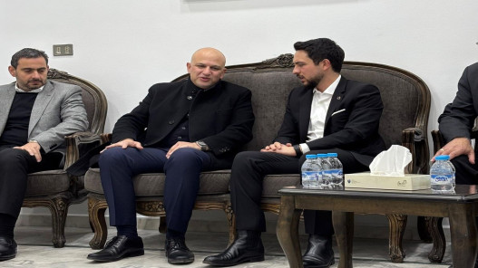 صورة حول : ولي العهد يعزي الوزير السابق مثنى غرايبة بوفاة نجله ولي العهد يعزي الوزير السابق مثنى غرايبة بوفاة نجله