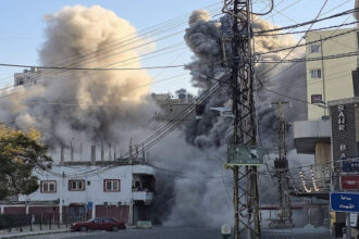 الجيش الإسرائيلي يعلن “كل الخيارات مطروحة” لهجوم بري محتمل في جنوب لبنان