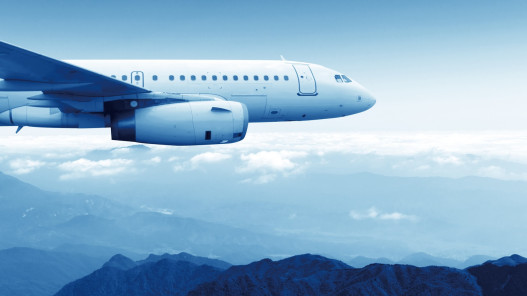 ارتفاع النفط يدفع شركات الطيران العالمية لتعزيز تحوطها من أسعار الوقود