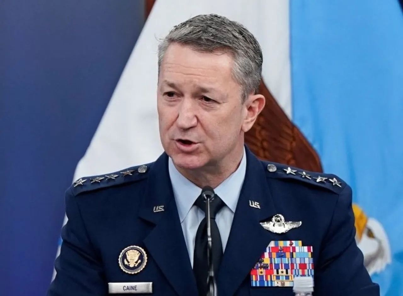 صورة حول : الولايات المتحدة توسع هجماتها على إيران وتستهدف الصواريخ والبحرية بدقة عالية الولايات المتحدة توسع هجماتها على إيران وتستهدف الصواريخ والبحرية بدقة عالية