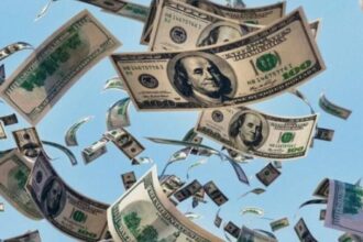 مطار إل ألتو يتحول إلى “مطر من المال”