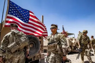 حاملة الطائرات الأميركية "جيرالد آر فورد" تكثف الضغط العسكري على إيران من البحر المتوسط