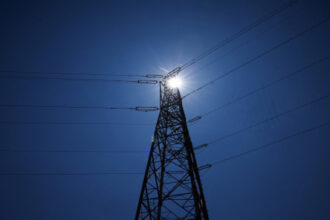 العراق: خلل تقني وراء انطفاء المنظومة الكهربائية بالكامل