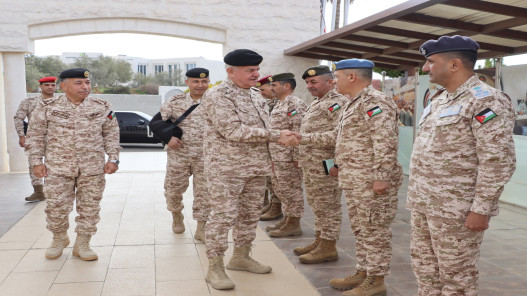 الحنيطي يزور كليتي الدفاع الوطني والقيادة والأركان