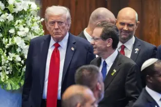 ترامب يهاجم الرئيس الإسرائيلي: امنحوا نتنياهو عفواً فورياً أو سأفضح الأمر