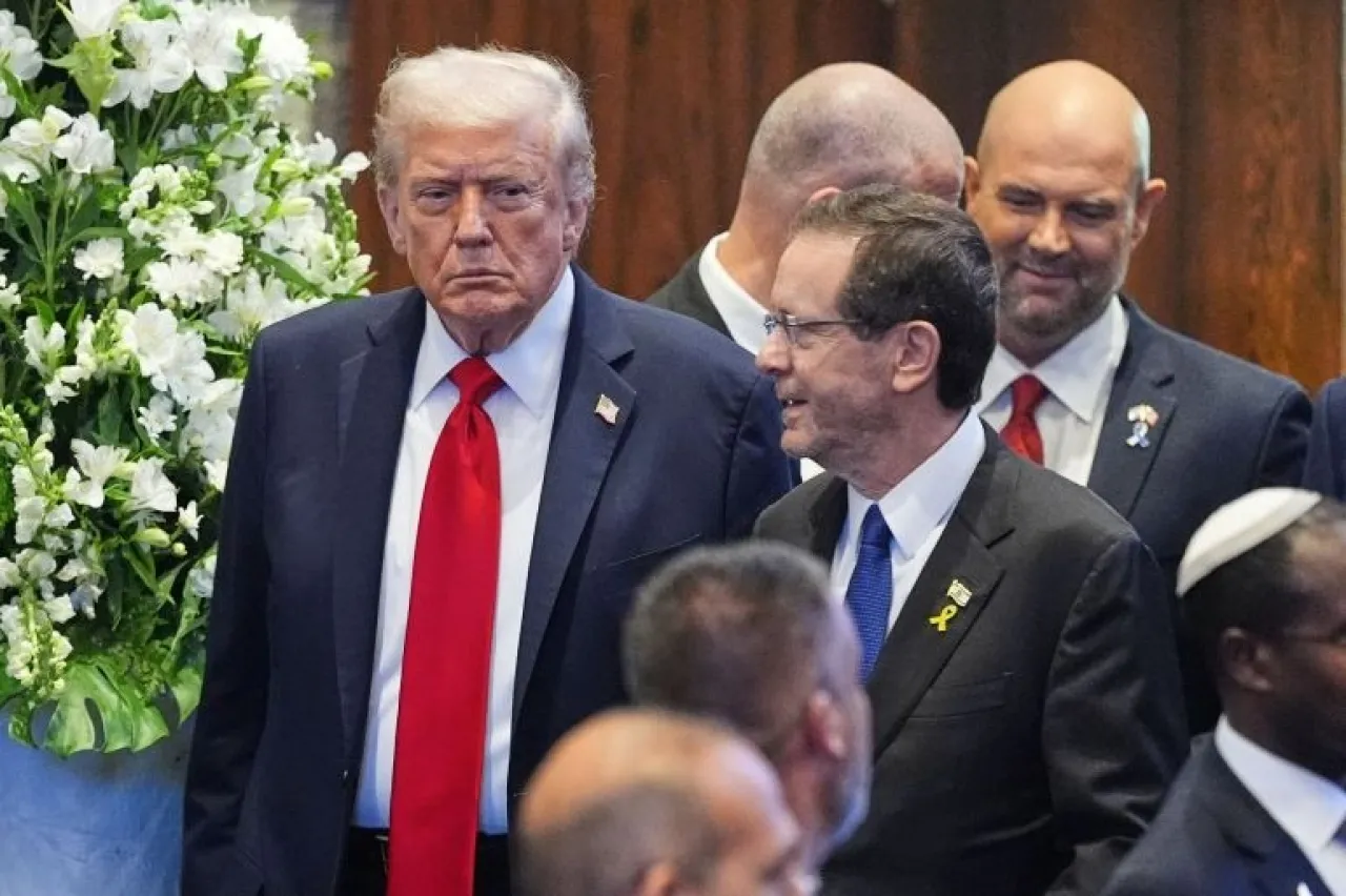 ترامب يهاجم الرئيس الإسرائيلي: امنحوا نتنياهو عفواً فورياً أو سأفضح الأمر