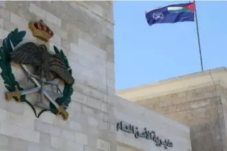 الدفاع المدني يخمد حريقاً شب في مستودع يحتوي على أخشاب