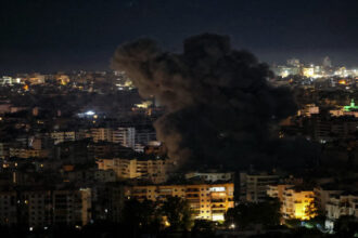 تصعيد دموي في لبنان: عشرات القتلى وتوسّع الغارات الإسرائيلية مع أوامر بإخلاء مناطق واسعة