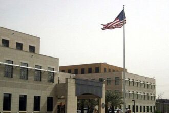 الولايات المتحدة تُعلق عمل سفارتها في الكويت
