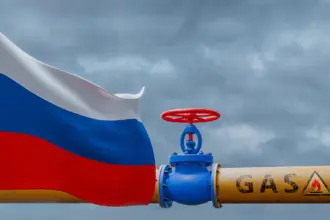 روسيا تدرس تحويل صادرات الغاز الطبيعي المسال من أوروبا إلى آسيا