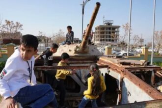 الحرب والطفل: آثار نفسية عميقة وحماية ممكنة