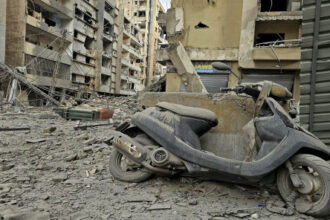 الاحتلال يشن هجوما على مواقع لحزب الله