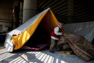 لبنان يعلن نزوح أكثر من 450 ألف شخص منذ بدء الحرب مع إسرائيل