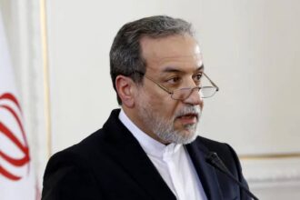 عراقجي يحذر: الحرب لن تفيد واشنطن وتندد بتوريط نتنياهو لها