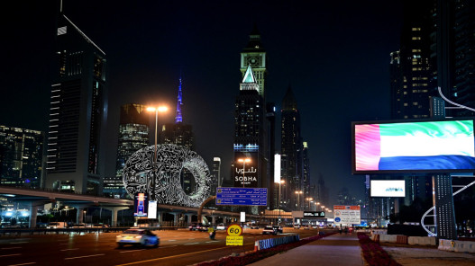 مقتل مقيم آسيوي في دبي إثر حطام اعتراض جوي