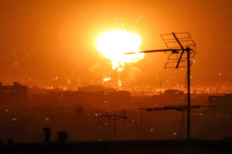 غارات أميركية إسرائيلية تستهدف منشآت نفطية في طهران… وحرائق تحت السيطرة وسط تصاعد الحرب الإقليمية