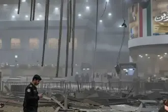 الكويت: السيطرة على حريق خزانات وقود بمطار الكويت الدولي