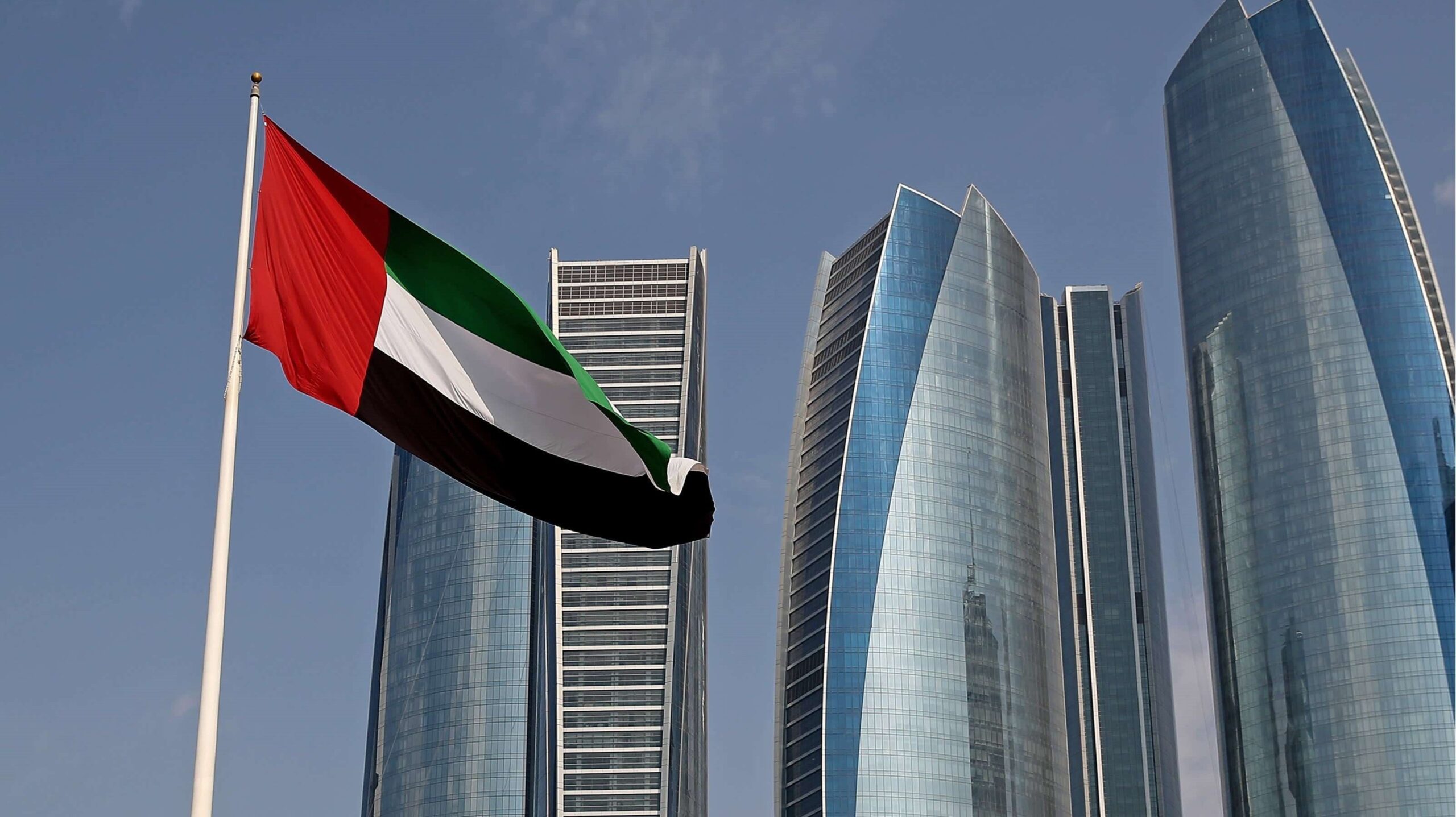 صورة حول : الإمارات تتصدى لهجوم إيراني واسع بالصواريخ والطائرات المسيّرة الإمارات تتصدى لهجوم إيراني واسع بالصواريخ والطائرات المسيّرة