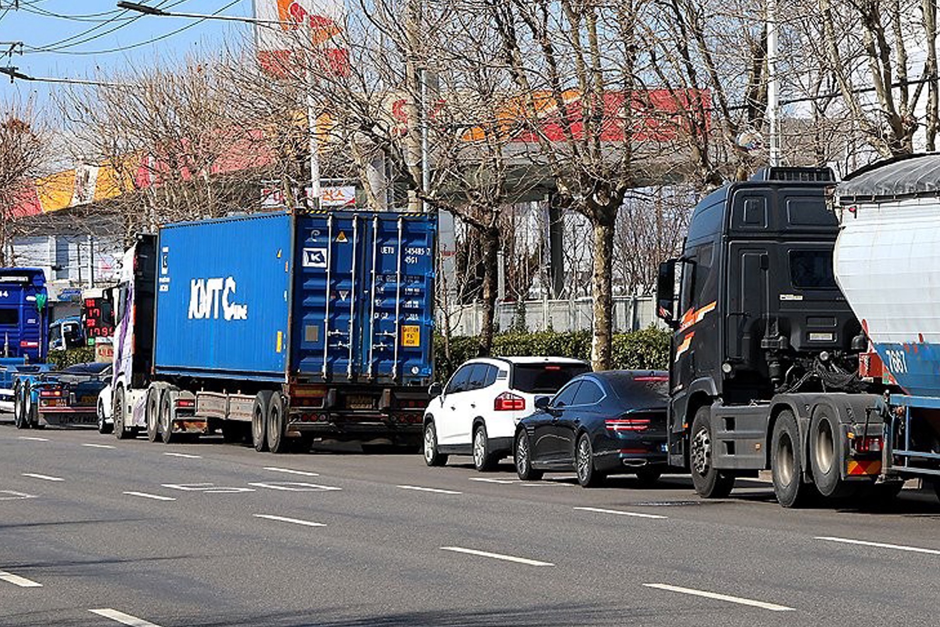 كوريا الجنوبية تدرس سقف أسعار الطاقة وسط مخاوف من ارتفاع الوقود