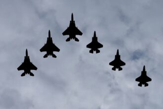 إسرائيل تكثف ضرباتها على "مراكز الثقل" الإيرانية مع تصاعد التوتر في لبنان والخليج