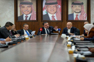 العمل النيابية تعقد مؤتمر صحفيا حول قانون الضمان