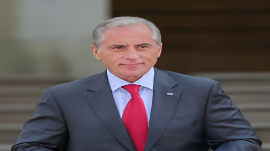 رئيس الوزراء يبحث هاتفيَّاً مع نظيره الكويتي تطوُّرات الأوضاع الخطيرة في المنطقة