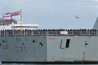 بريطانيا تعزز قدراتها الدفاعية في شرق المتوسط بعد هجوم مسيّرة إيرانية على قاعدة قبرصية