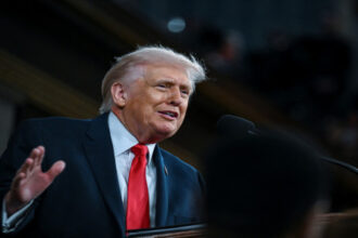 ترامب يطالب إيران بإزالة أي ألغام محتملة في مضيق هرمز ويحذر من عواقب عسكرية