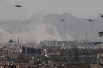 الحرب على إيران تهز الأسواق العالمية: 5 صدمات مالية للمستهلكين