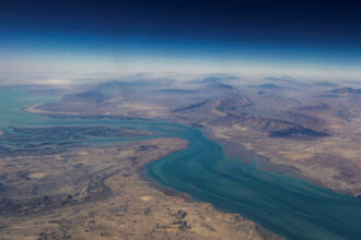 ماكرون: لا تأكيد على زرع إيران ألغاما في مضيق هرمز