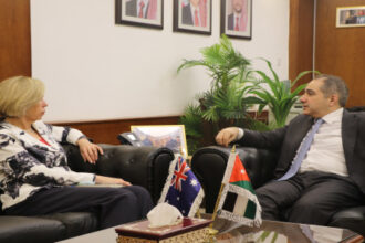 وزير الاستثمار يستقبل السفيرة الأسترالية