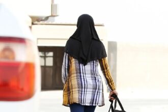 عاملة آسيوية تُنهي حياتها شنقًا داخل منزل مخدوميها