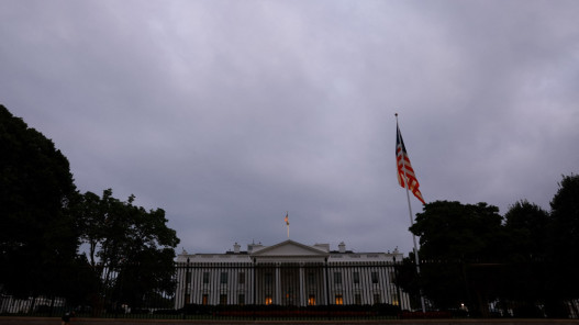 البيت الأبيض يدرس تعليق قانون جونز مؤقتًا لضمان تدفق الوقود والمنتجات الزراعية