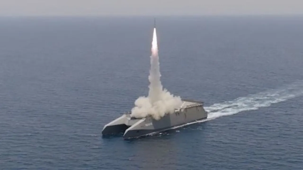 نائب وزير الخارجية الإيراني ينفي زرع بلاده ألغامًا في مضيق هرمز