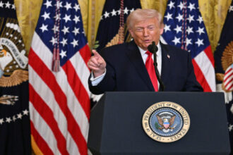 إنذار أميركي لإيران: ضربات محتملة على جزيرة خرج النفطية