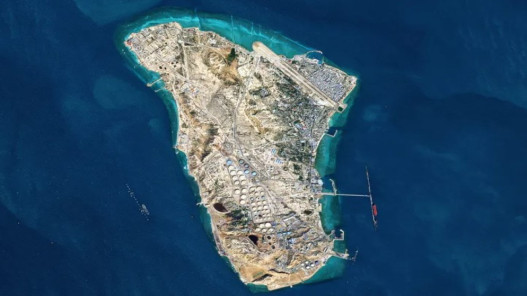 القيادة المركزية الأميركية: ضربات دقيقة استهدفت أكثر من 90 هدفاً عسكرياً في جزيرة خرج الإيرانية