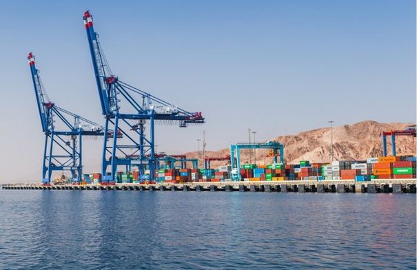 ميناء العقبة يعمل بشكل طبيعي رغم التوترات.. وارتفاع طفيف في أجور الشحن العالمية