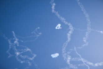 وزير الخارجية الإسرائيلي: نظام الدفاع الجوي يعمل بكفاءة ونتوقع من لبنان وقف هجمات حزب الله