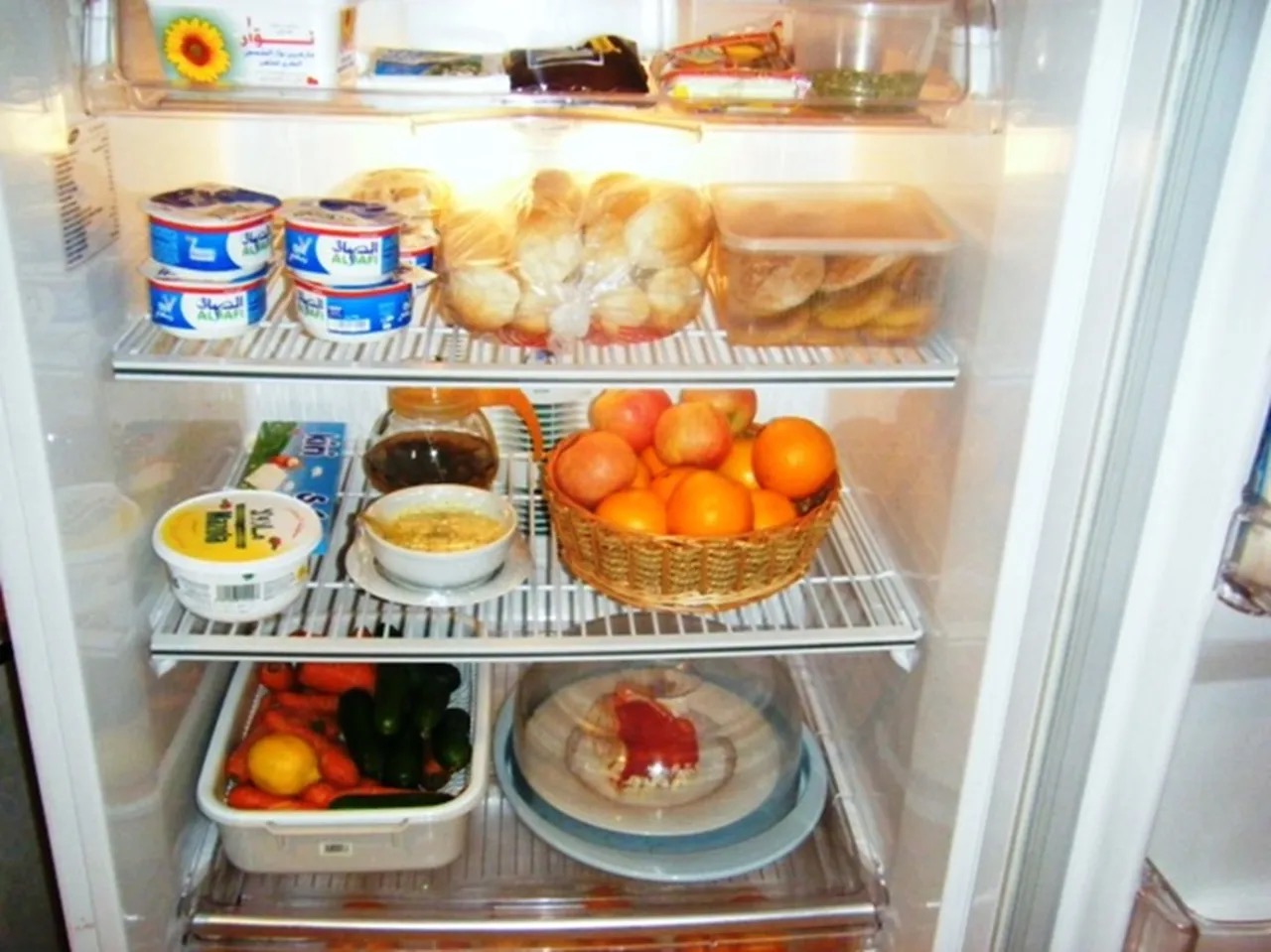 طبيب قلب يحذر: 3 أطعمة “صحية” في ثلاجتك قد ترفع السكر والدهون دون أن تشعر