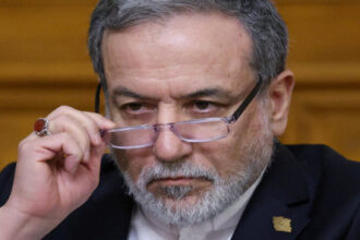 إيران تنفي طلب وقف إطلاق النار وتؤكد حرصها على إنهاء الحرب مع إسرائيل والولايات المتحدة