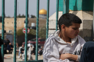 استمرار إغلاق الأقصى لليوم الثامن عشر ورفض التدخل الإسرائيلي