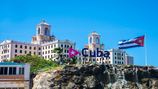 كوبا تعيد تشغيل شبكة الكهرباء بعد انقطاع 29 ساعة