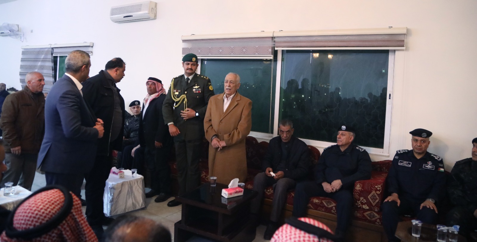 مندوبا عن الملك وولي العهد.. العيسوي يعزي بشهداء الواجب من إدارة مكافحة المخدرات