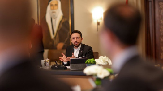 ولي العهد يؤكد ضرورة تطوير البنية التحتية الرقمية